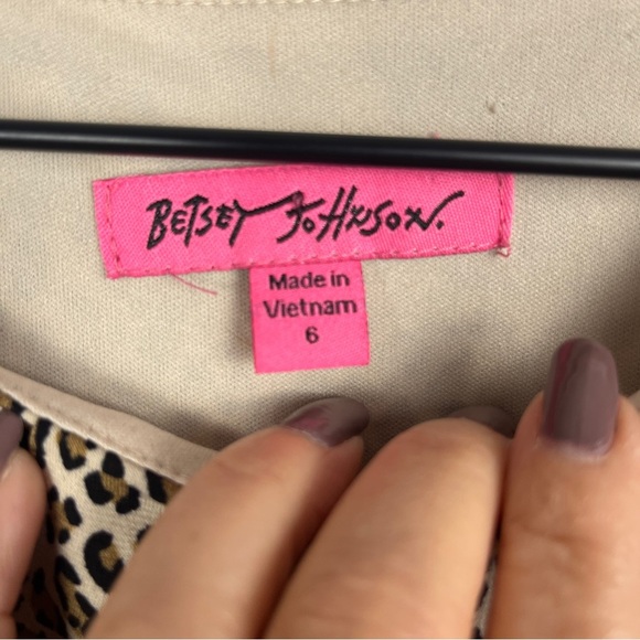 BETSEY JOHNSON Leopard Print Midi Sheath Dress Ruched Sleeveless Size 6 Classic - Picture 4 of 12